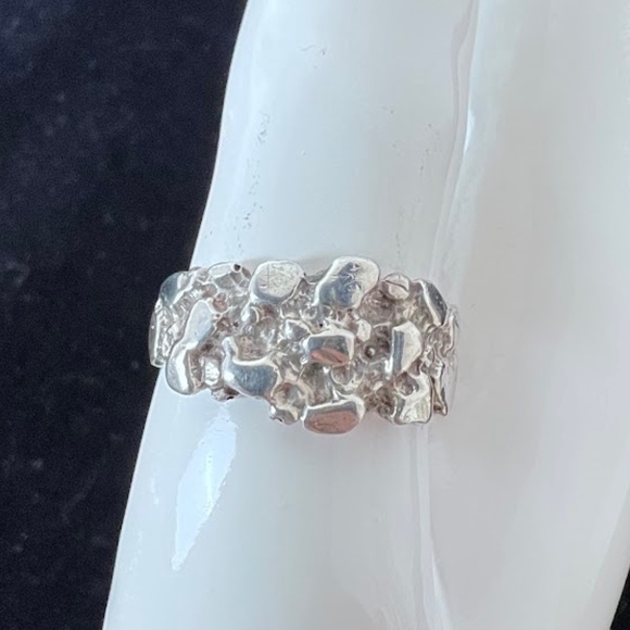 SOLD Vintage Unique Chunky Style Silver Ring🎉Host Pick🎉 - Picture 8 of 11